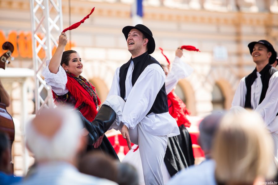 Folklorni ansambl "Tarara" iz Novog Zelanda na Smotri folklora Lice Grada